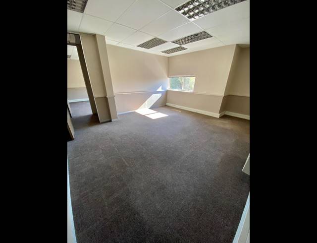 212M² OFFICE TO LET IN FOURWAYS